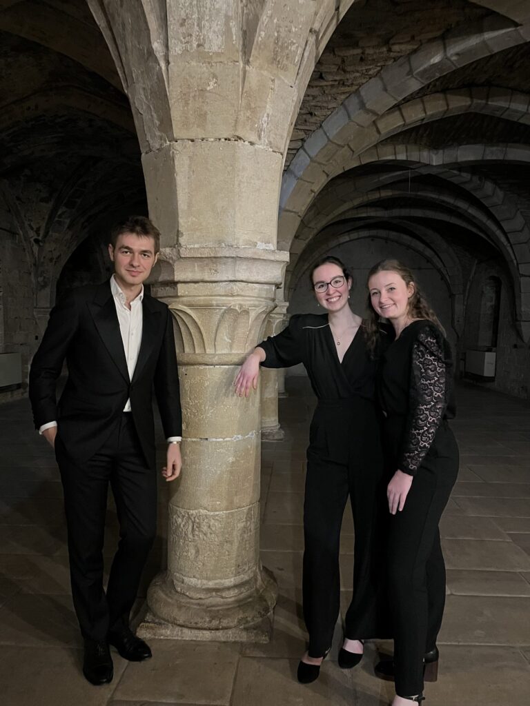 Trio de violoniste, corniste, pianiste